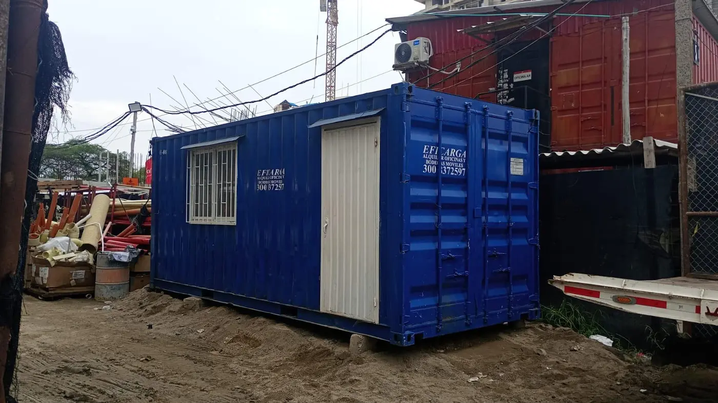Oficina modular en contenedor instalada por Eficarga en un proyecto en Santa Marta
